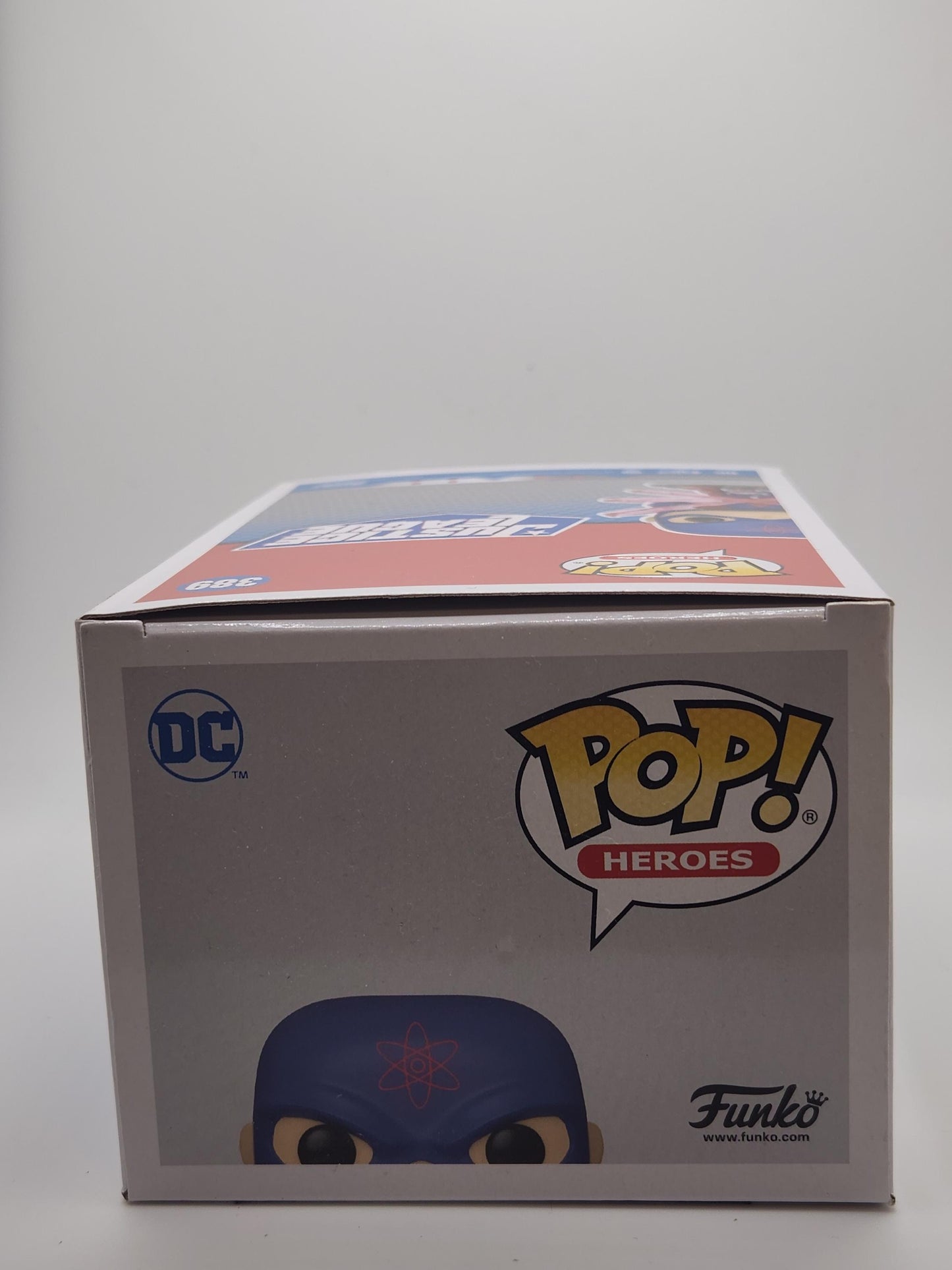 The Atom - #389 - 2021 WonderCon Sticker - Condición 8/10