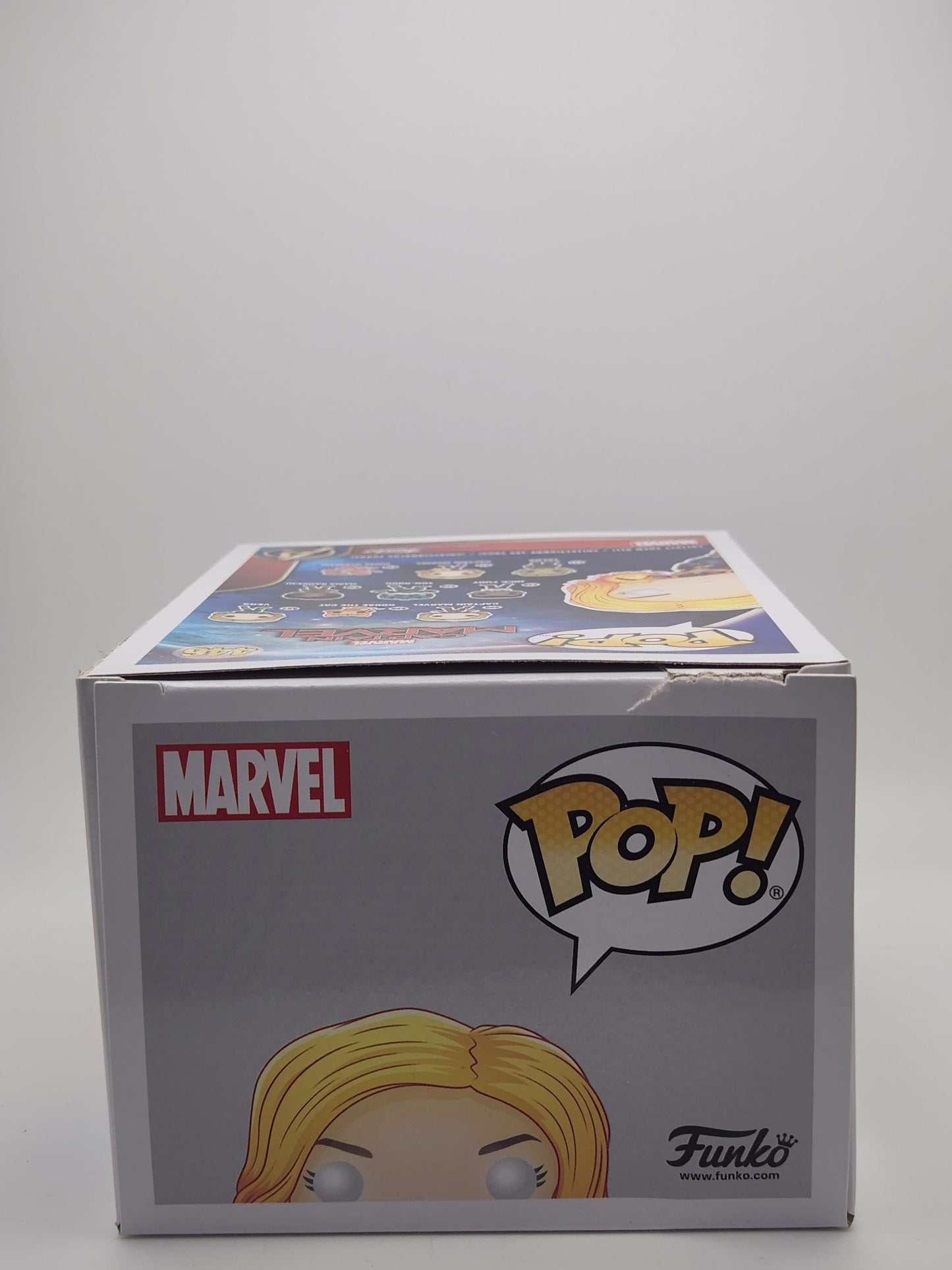 Capitán Marvel (Flying) (Glow) - #446 - Estado de la caja 6/10