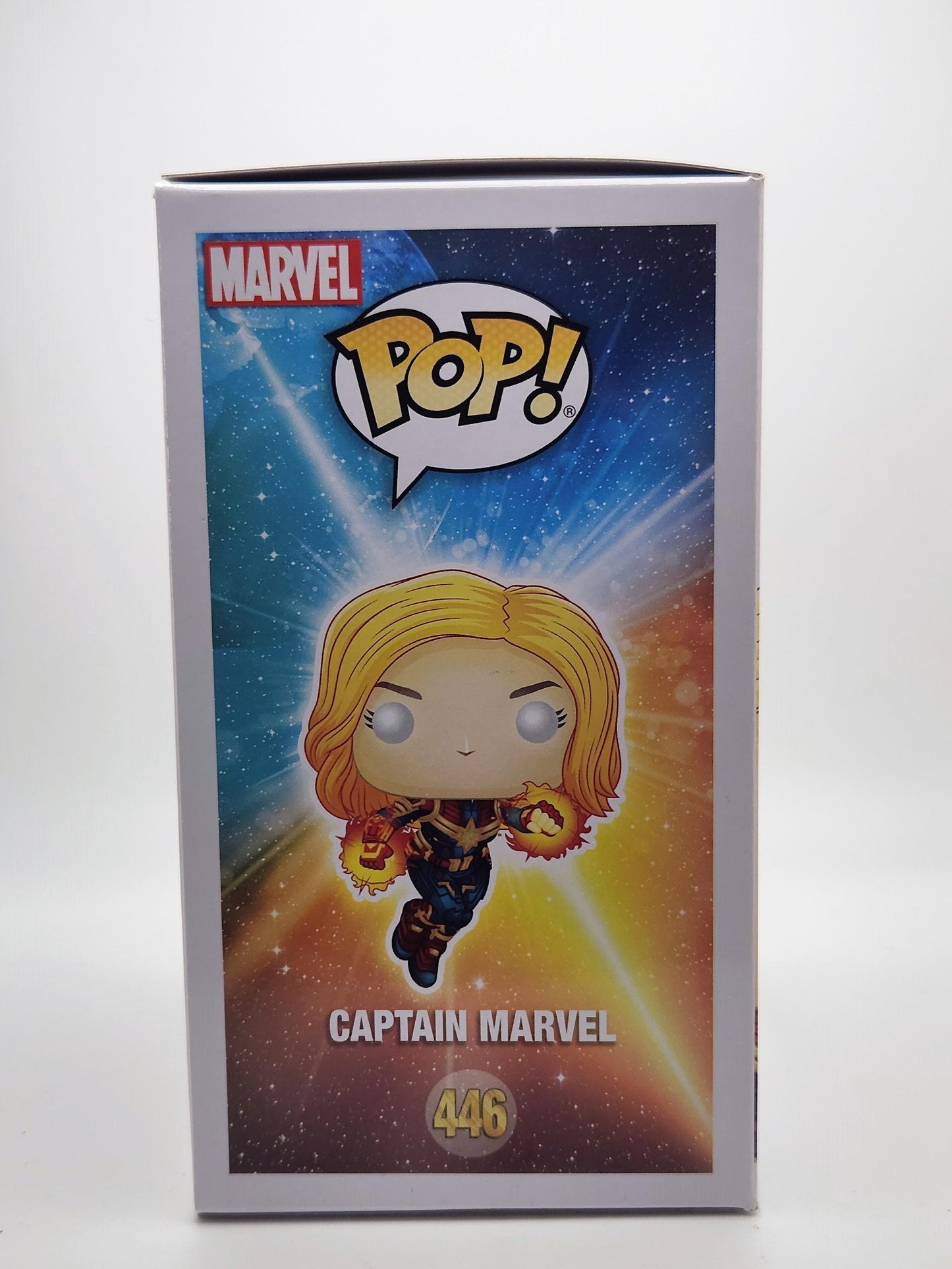 Capitán Marvel (Flying) (Glow) - #446 - Estado de la caja 6/10