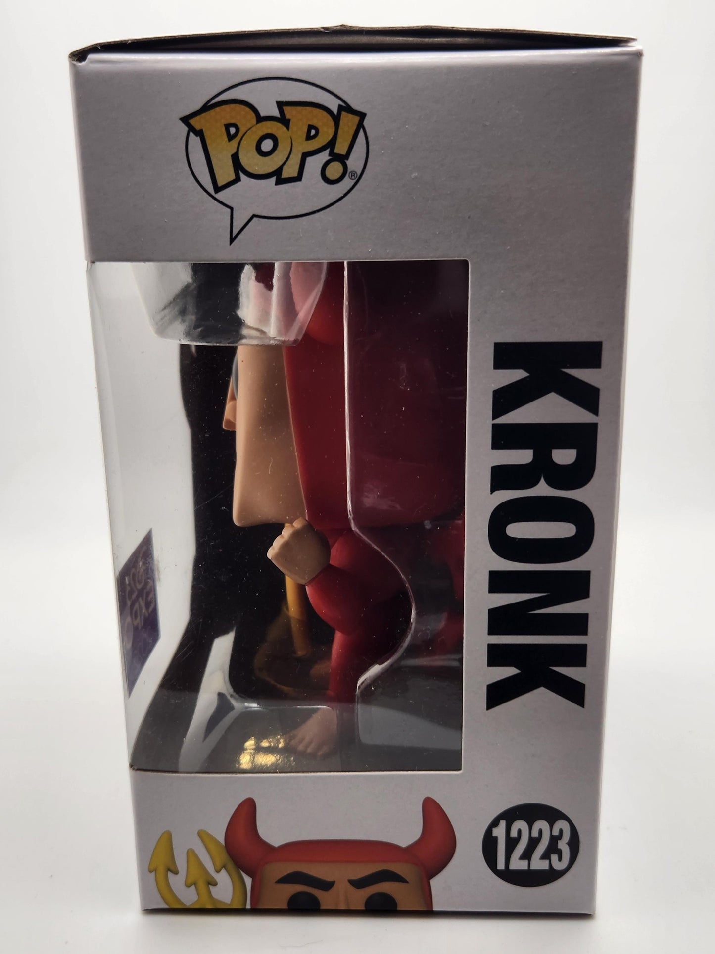 Kronk - #1223 - 2022 D23 Expo Sticker - Estado de la caja 9/10