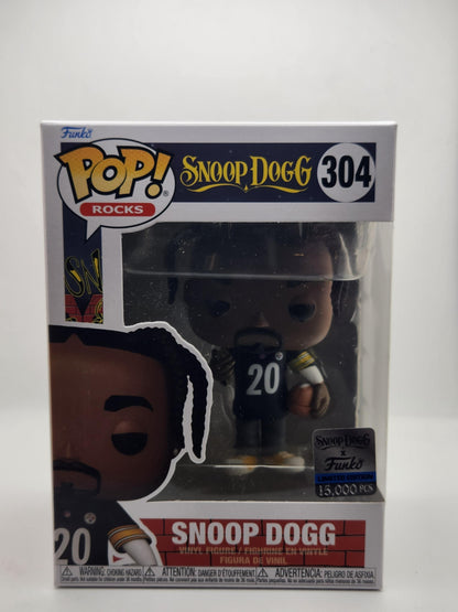 Snoop Dogg in Steelers Jersey - #304 - Box Condition 9/10